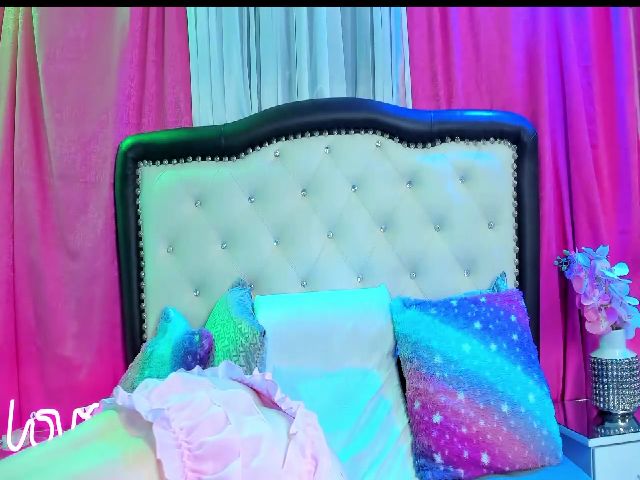 Live sex webcam photo for CrystalRoose #272733365