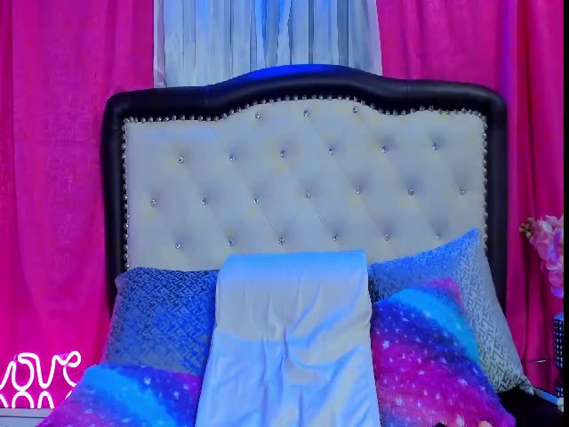 Live sex webcam photo for CrystalRoose #272812497