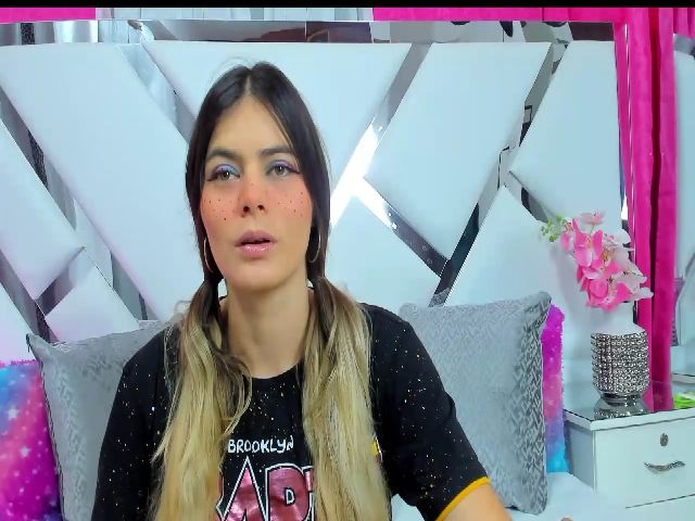 Live sex webcam photo for CrystalRoose #272929069