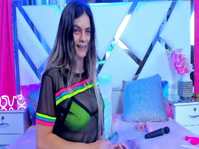 Live sex webcam photo for CrystalRoose #272980750