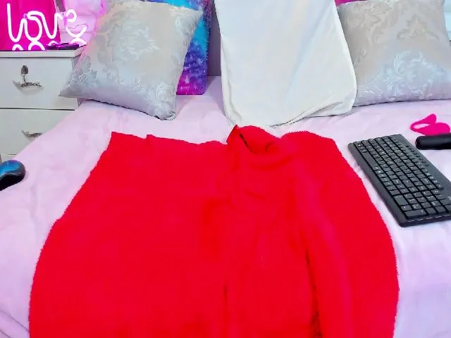 Live sex webcam photo for CrystalRoose #273002199