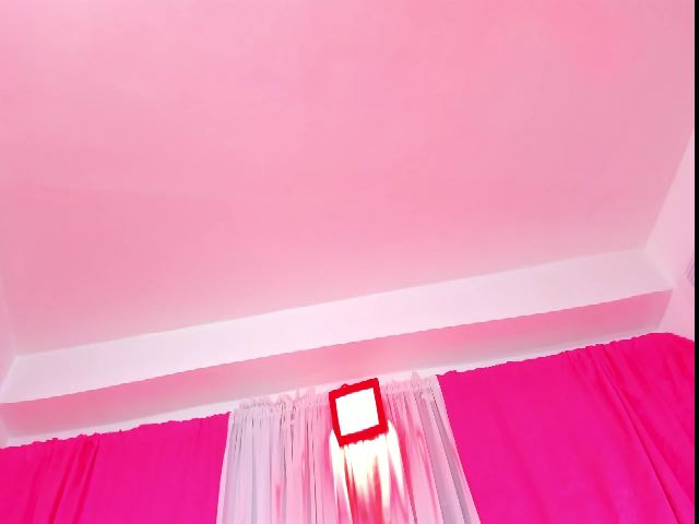 Live sex webcam photo for CrystalRoose #273100131