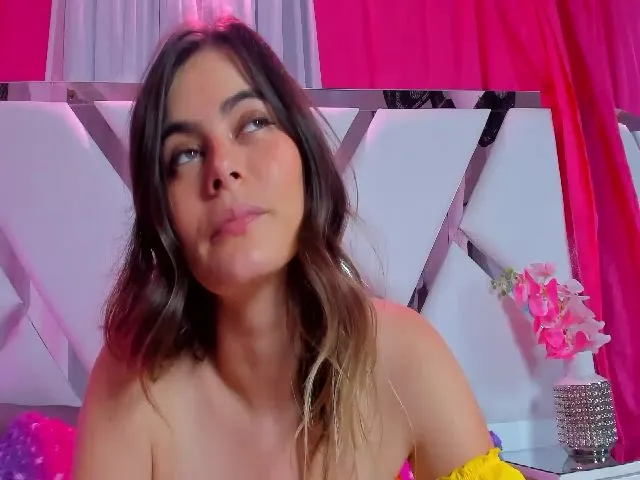 Live sex webcam photo for CrystalRoose #273408638