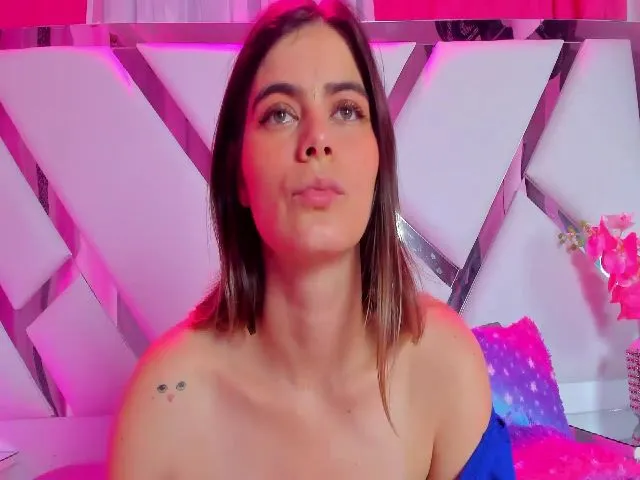 Live sex webcam photo for CrystalRoose #273438214