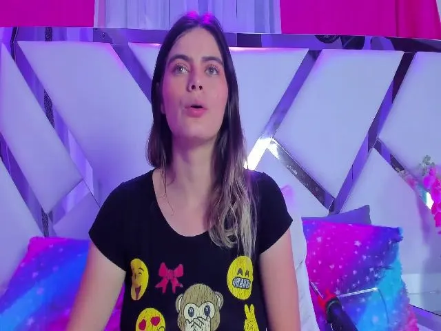 Live sex webcam photo for CrystalRoose #273495308