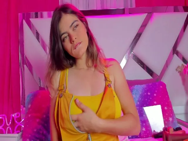 Live sex webcam photo for CrystalRoose #273601178