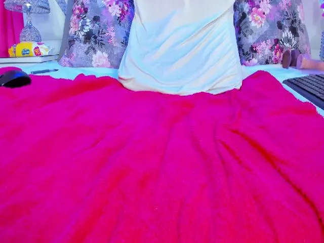 Live sex webcam photo for CrystalRoose #273700523