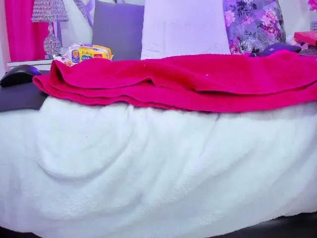 Live sex webcam photo for CrystalRoose #273795842