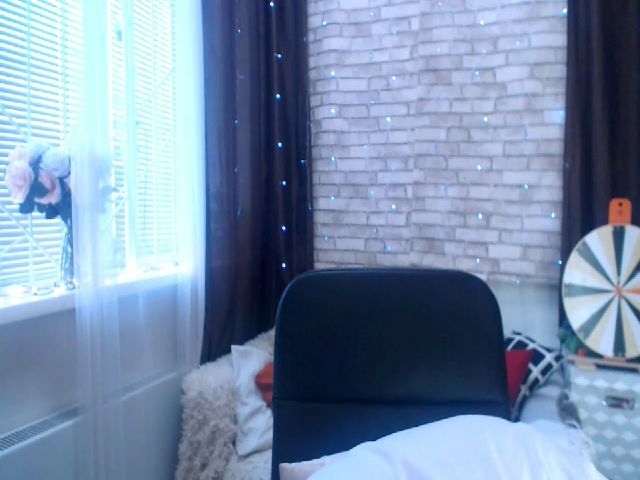 Live sex webcam photo for CumMeaRiver #272129673