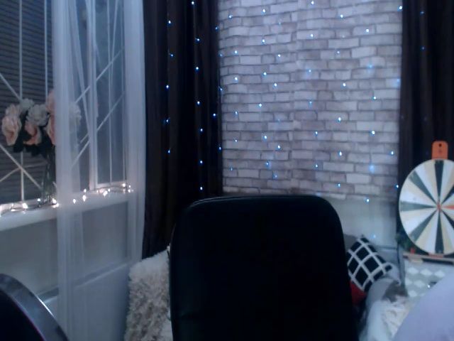 Live sex webcam photo for CumMeaRiver #272141346