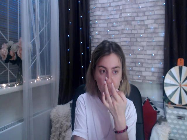 Live sex webcam photo for CumMeaRiver #272155181