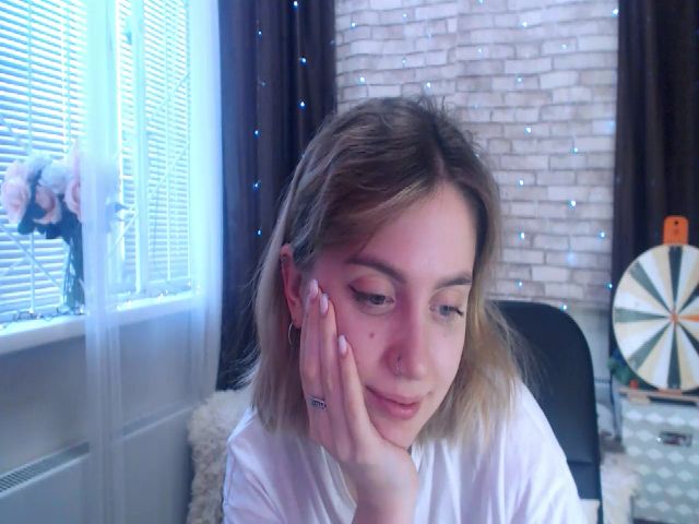 Live sex webcam photo for CumMeaRiver #272156184