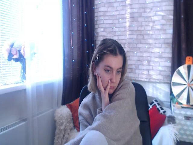 Live sex webcam photo for CumMeaRiver #272170730