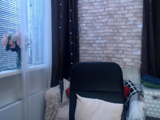 Live sex webcam photo for CumMeaRiver #272184660