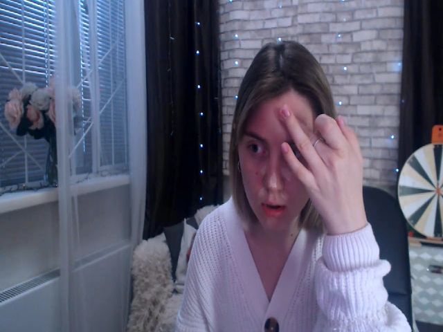 Live sex webcam photo for CumMeaRiver #272212250