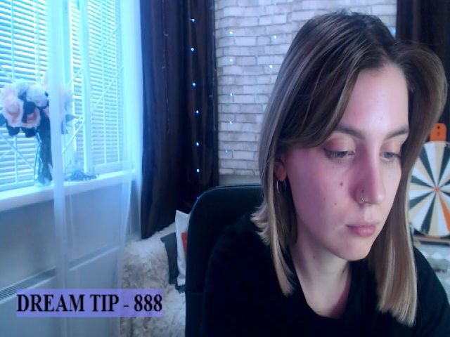 Live sex webcam photo for CumMeaRiver #272537798