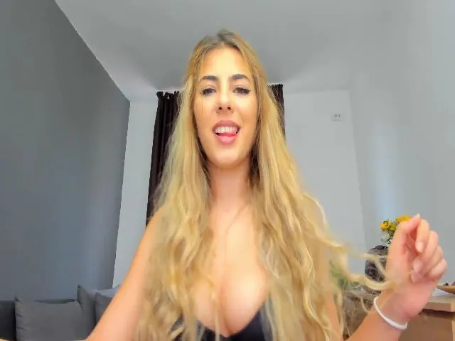 Live sex webcam photo for Cum_Ellia #274572351