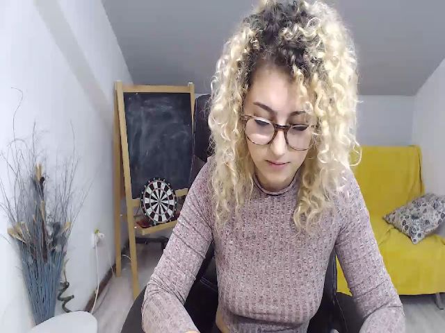 Live sex webcam photo for CurlyBella #272521671