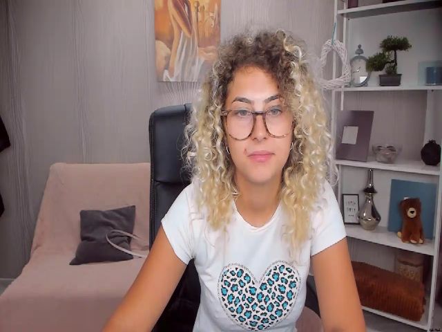 Live sex webcam photo for CurlyBella #274349217