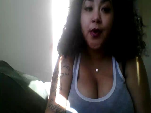 Live sex webcam photo for CurlyBoricua #272482716