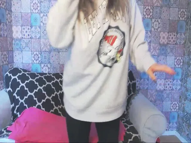 Live sex webcam photo for CurlyVibe #273073400