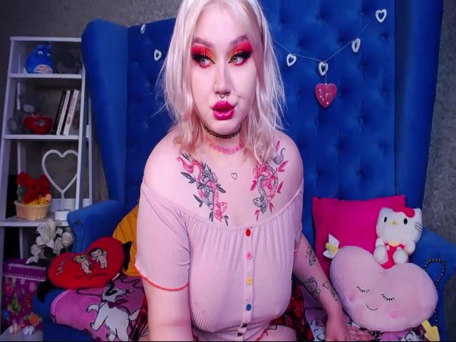 Live sex webcam photo for CurvyAlyce19 #272092061