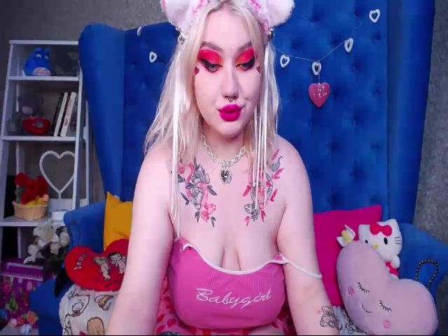 Live sex webcam photo for CurvyAlyce19 #272535672