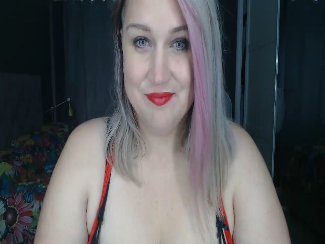 Live sex webcam photo for CurvyWifeyX #274514480