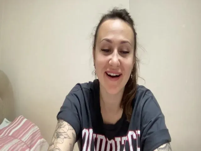 Live sex webcam photo for Curvy_Bae #273297866