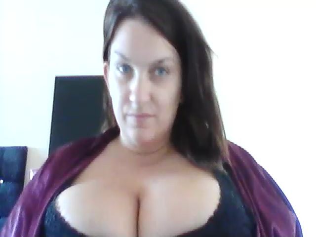 Live sex webcam photo for Curvykay28 #274042165