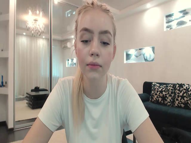 Live sex webcam photo for CutieeBlondie #274154812