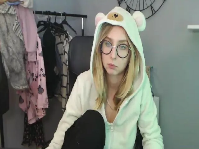 Live sex webcam photo for DIRTYgianna #271567200