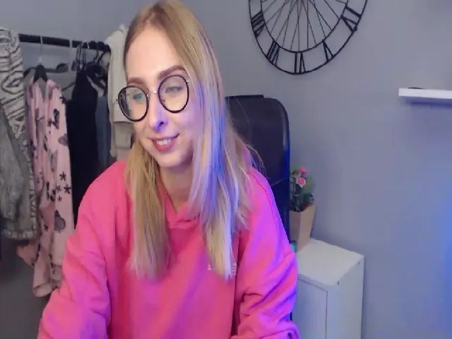 Live sex webcam photo for DIRTYgianna #271873188