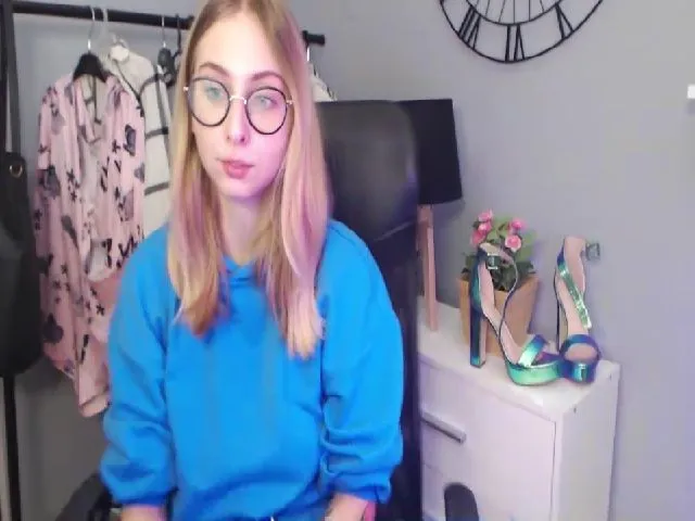 Live sex webcam photo for DIRTYgianna #271896388