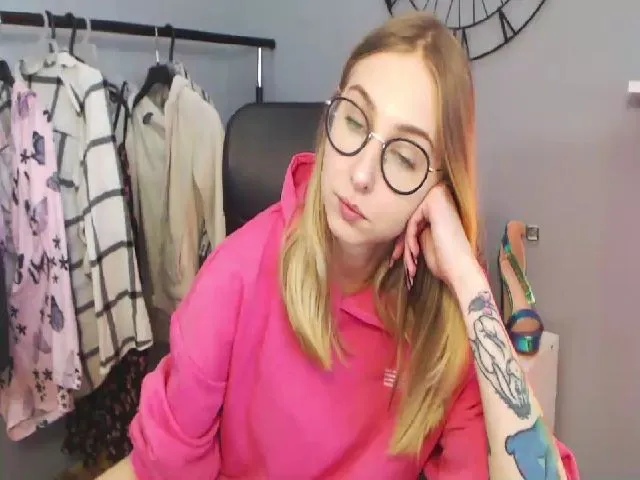 Live sex webcam photo for DIRTYgianna #271966588