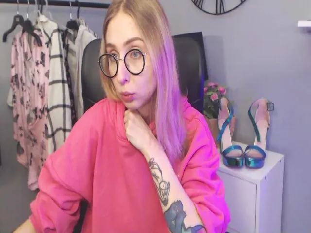 Live sex webcam photo for DIRTYgianna #271994247