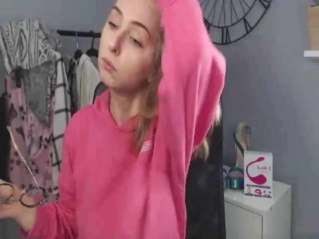 Live sex webcam photo for DIRTYgianna #272082689