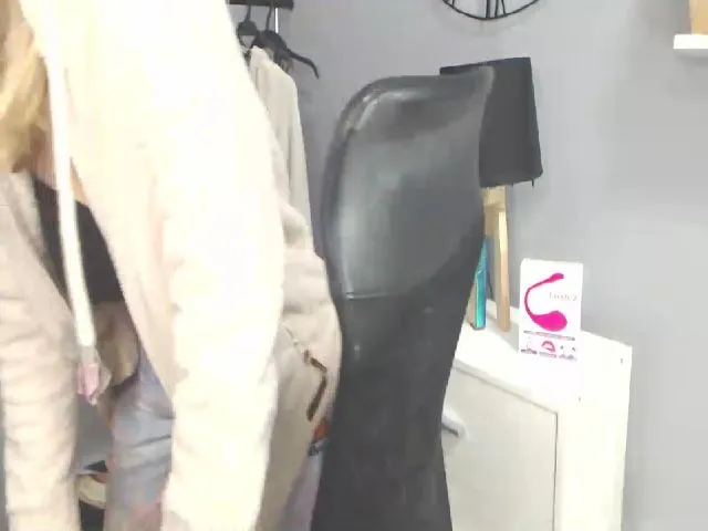 Live sex webcam photo for DIRTYgianna #272096801