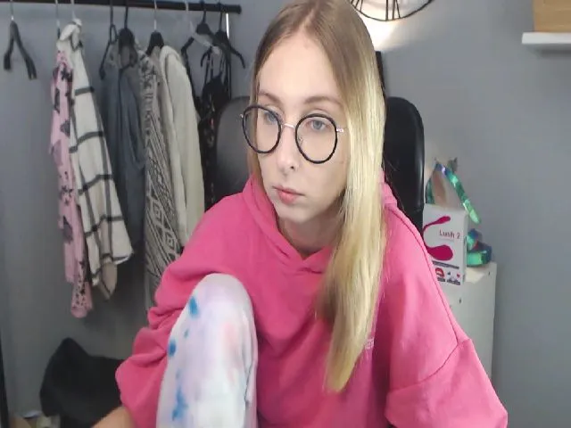 Live sex webcam photo for DIRTYgianna #272175779