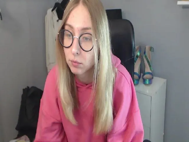 Live sex webcam photo for DIRTYgianna #272330315