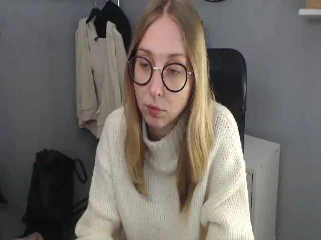 Live sex webcam photo for DIRTYgianna #272372842