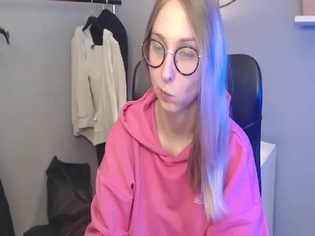 Live sex webcam photo for DIRTYgianna #272423972