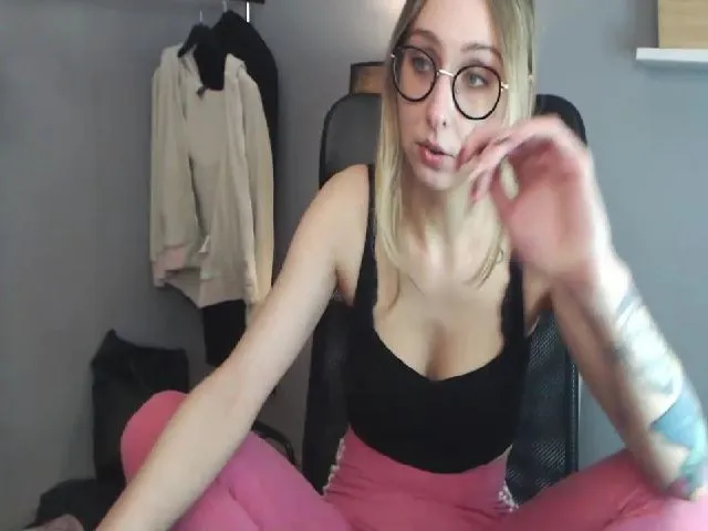 Live sex webcam photo for DIRTYgianna #272437484