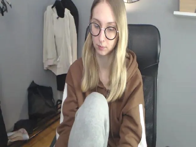 Live sex webcam photo for DIRTYgianna #272450590