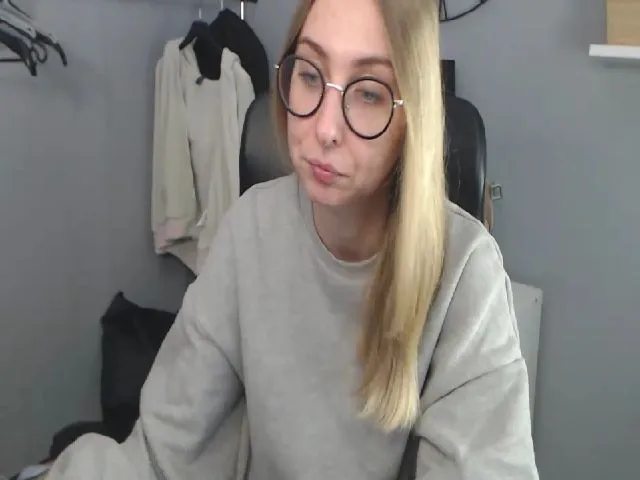 Live sex webcam photo for DIRTYgianna #272500220