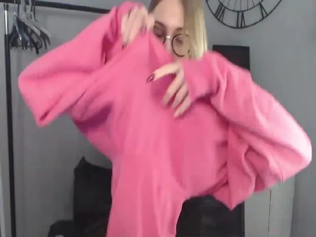 Live sex webcam photo for DIRTYgianna #272513279