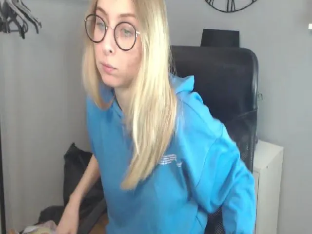 Live sex webcam photo for DIRTYgianna #272526927