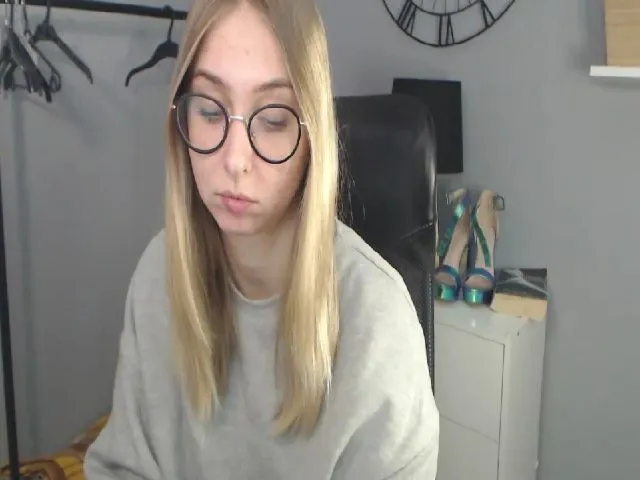 Live sex webcam photo for DIRTYgianna #272585292