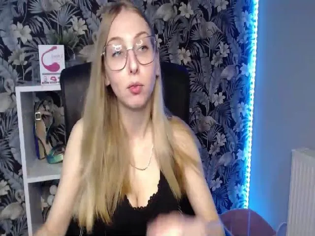 Live sex webcam photo for DIRTYgianna #273824321