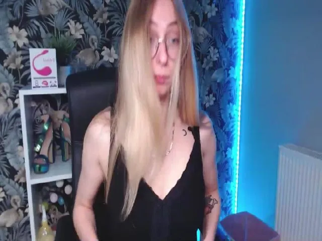 Live sex webcam photo for DIRTYgianna #274101508